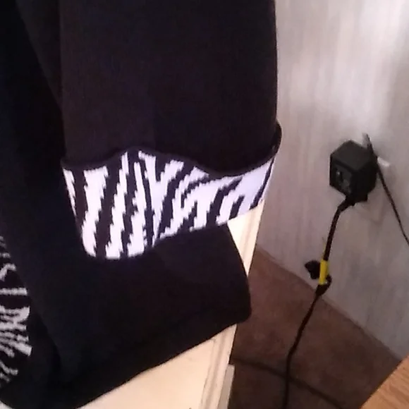 SOUTHERN Lady Large Black with Zebra Trim Medium Sleeves - Picture 4 of 7
